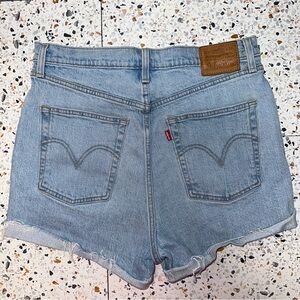 Levi’s Ribcage Shorts